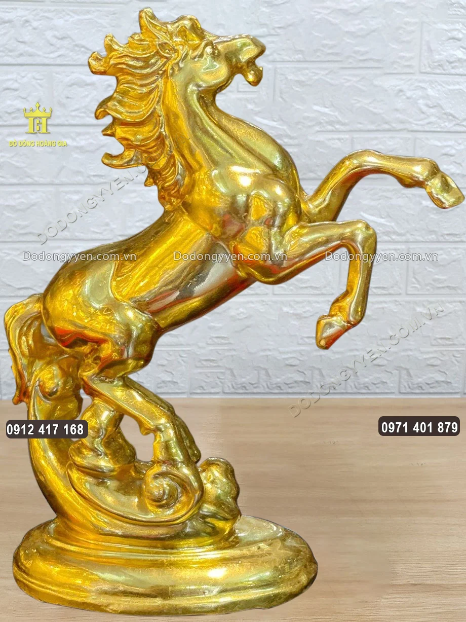 H&igrave;nh ảnh nh&igrave;n nghi&ecirc;ng của bức tượng